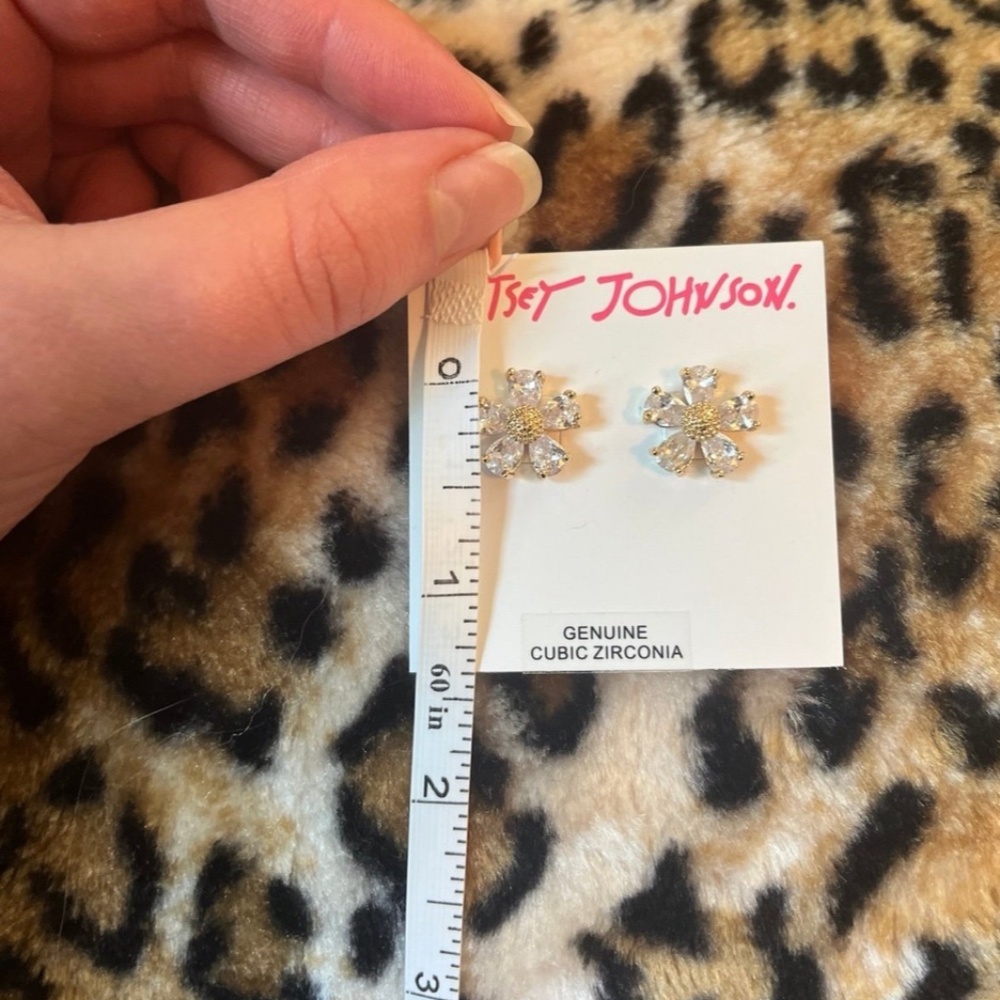 Betsey Johnson cz flower earrings NWT - Picture 3 of 4